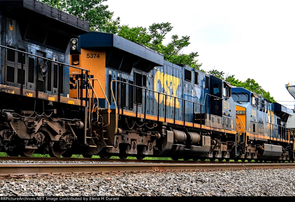 CSX 5374 on M-300